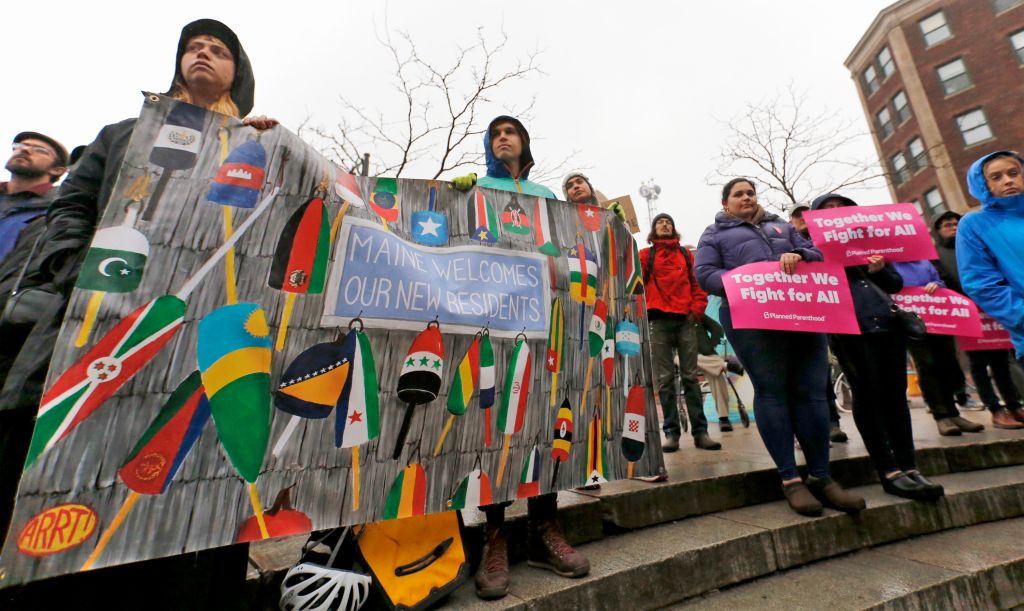 Hundreds support immigrant community at rally