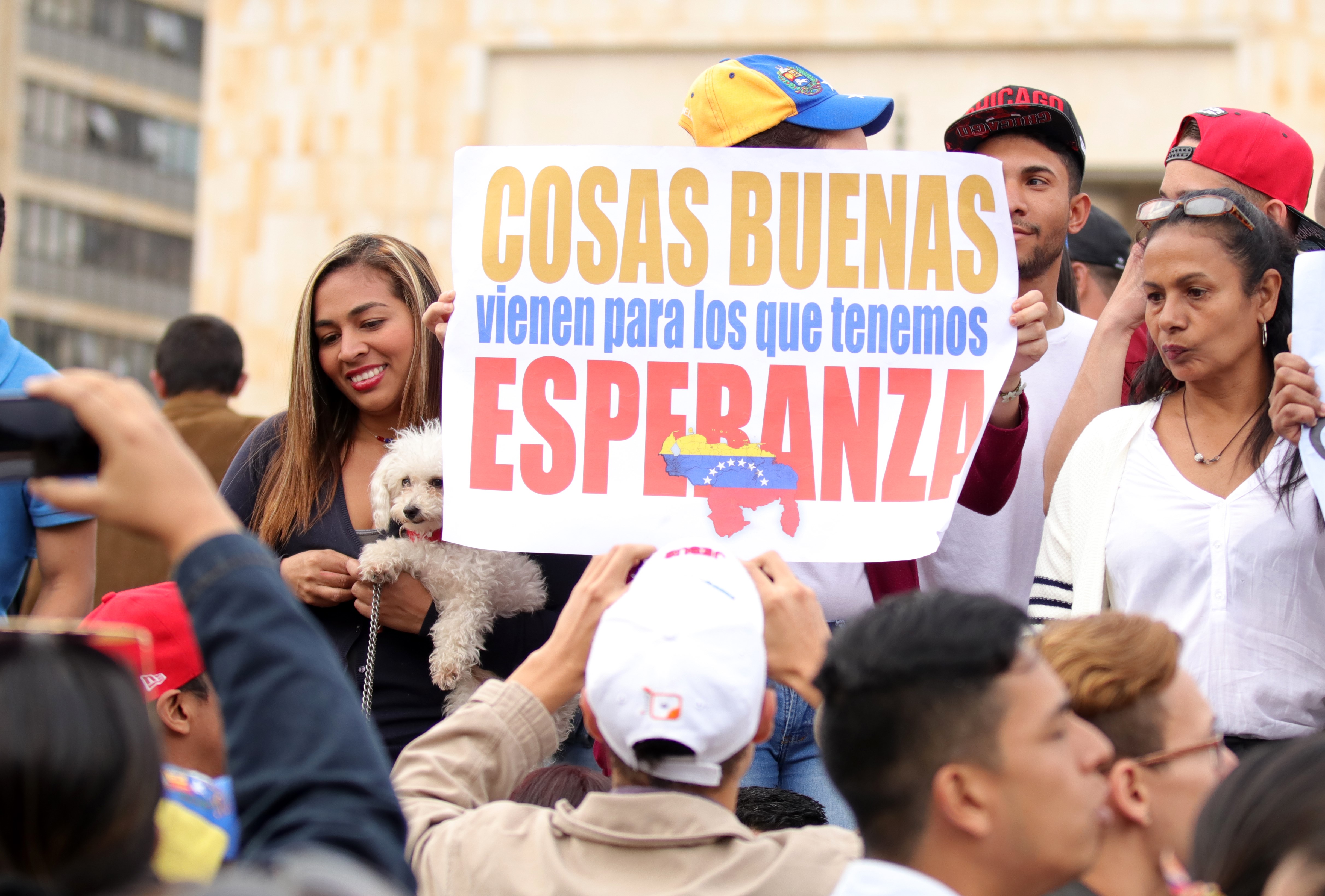 Venezuelans vote in symbolic referendum in Bogota