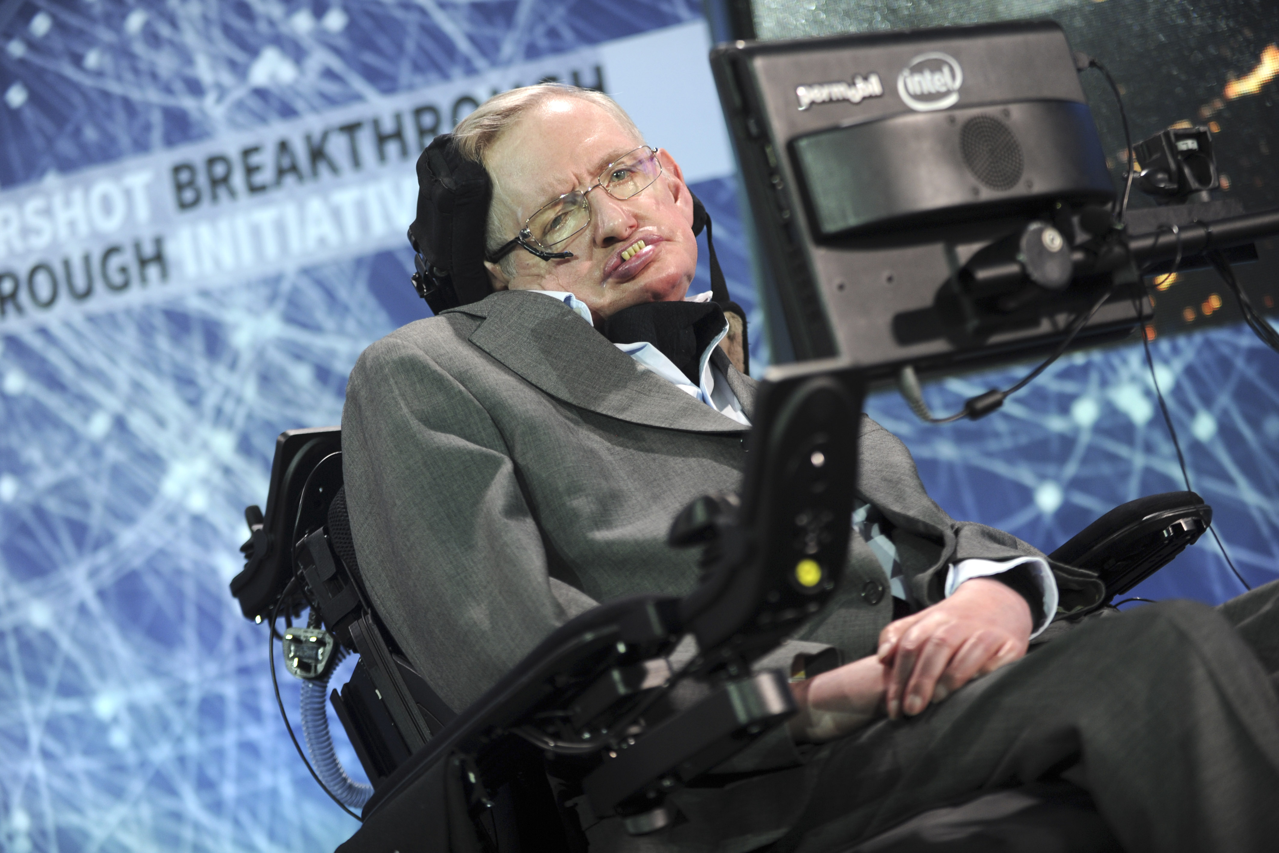 Stephen Hawking announces new 'Breakthrough Starshot' space exploration initiative