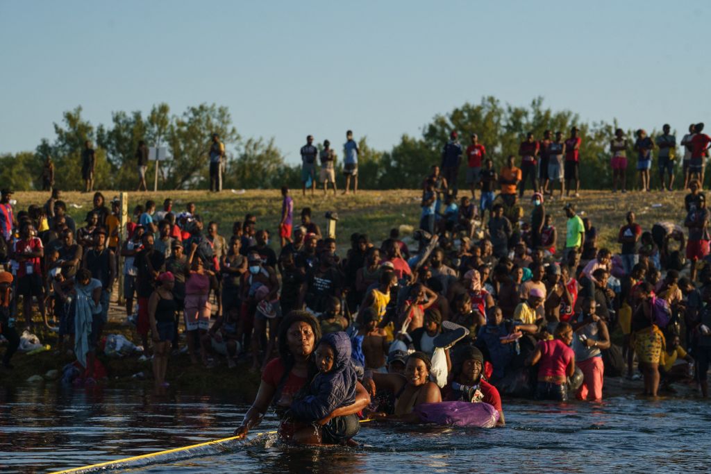 TOPSHOT-MEXICO-US-HAITI-MIGRATION