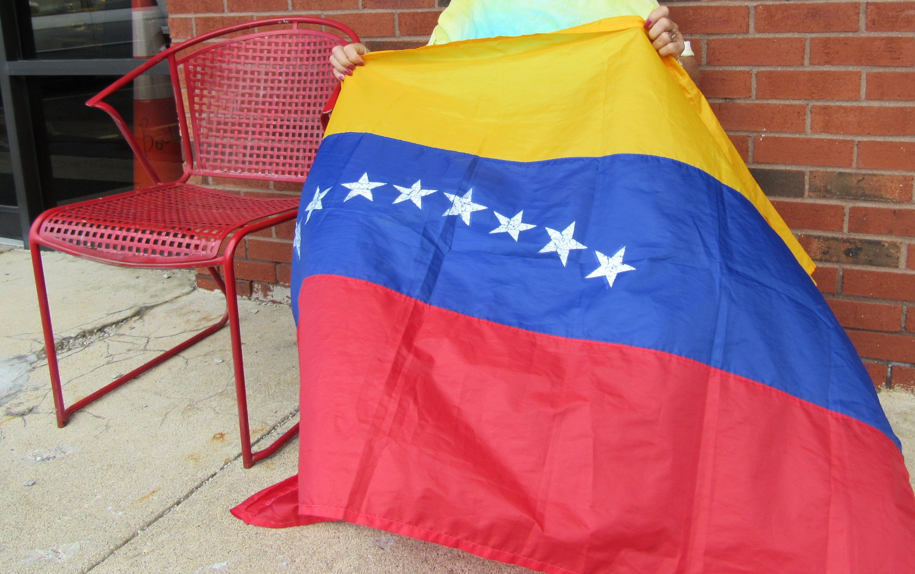 Reanudan trámite de licencias para venezolanos con TPS en Miami