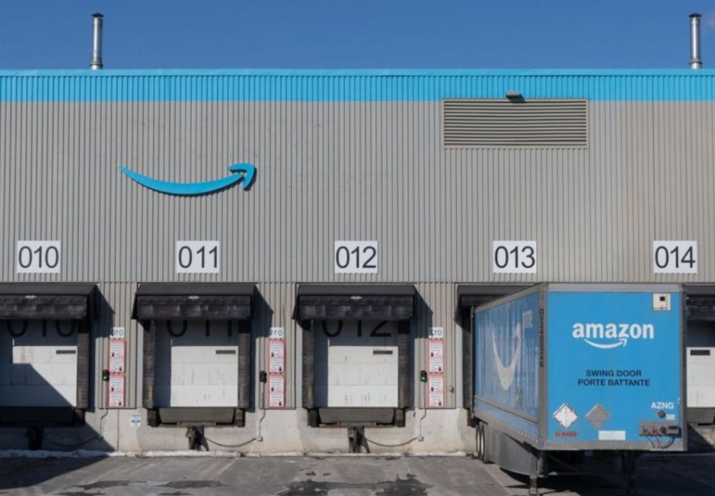 Trump presiona a Bezos tras polémica por aranceles en Amazon