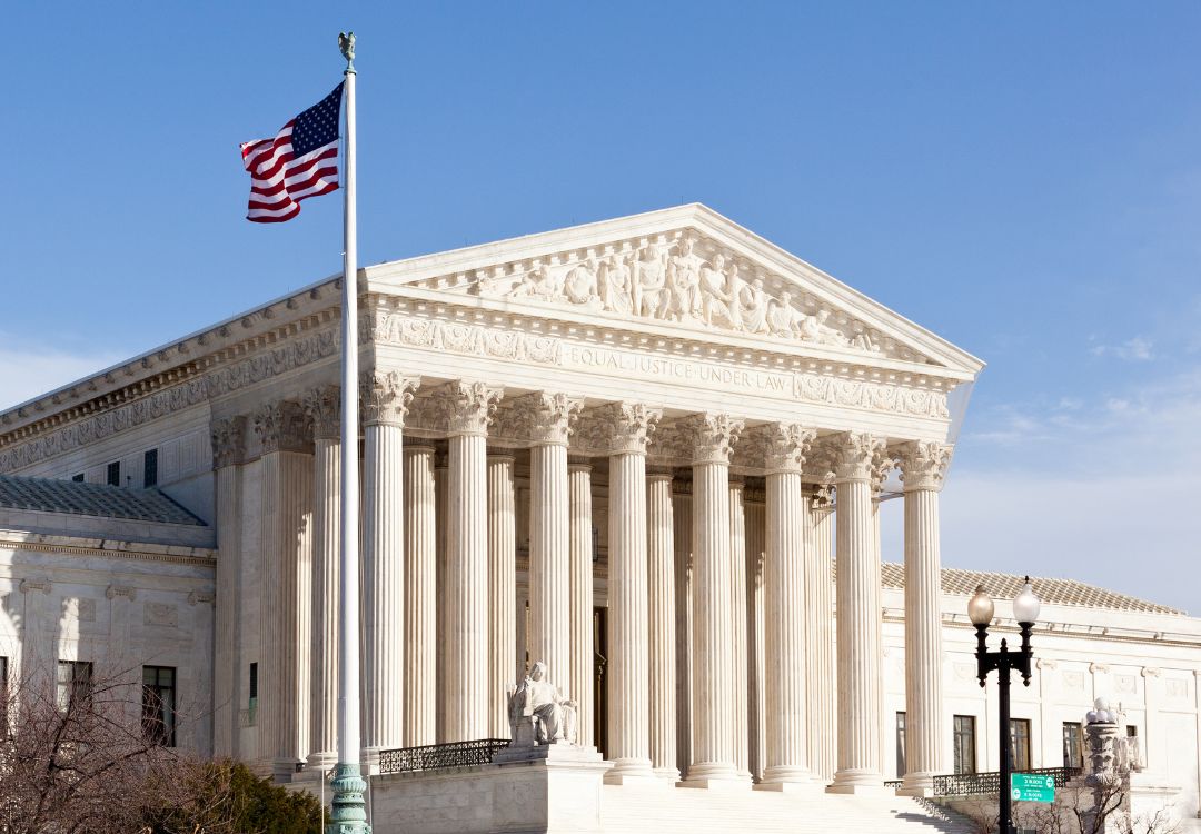 Trump apela a la Corte Suprema por despidos federales