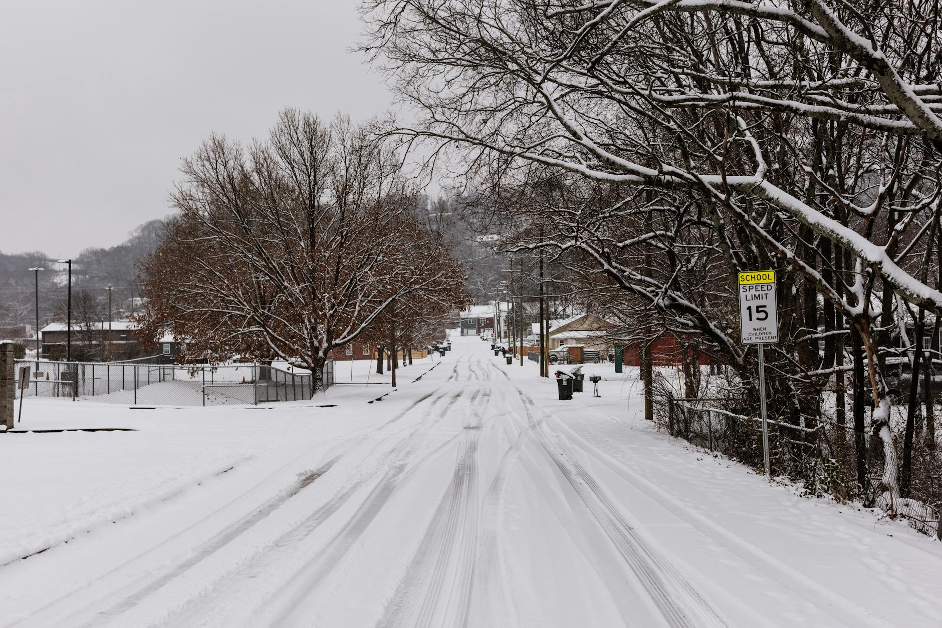 snowy street in chattanooga tennessee